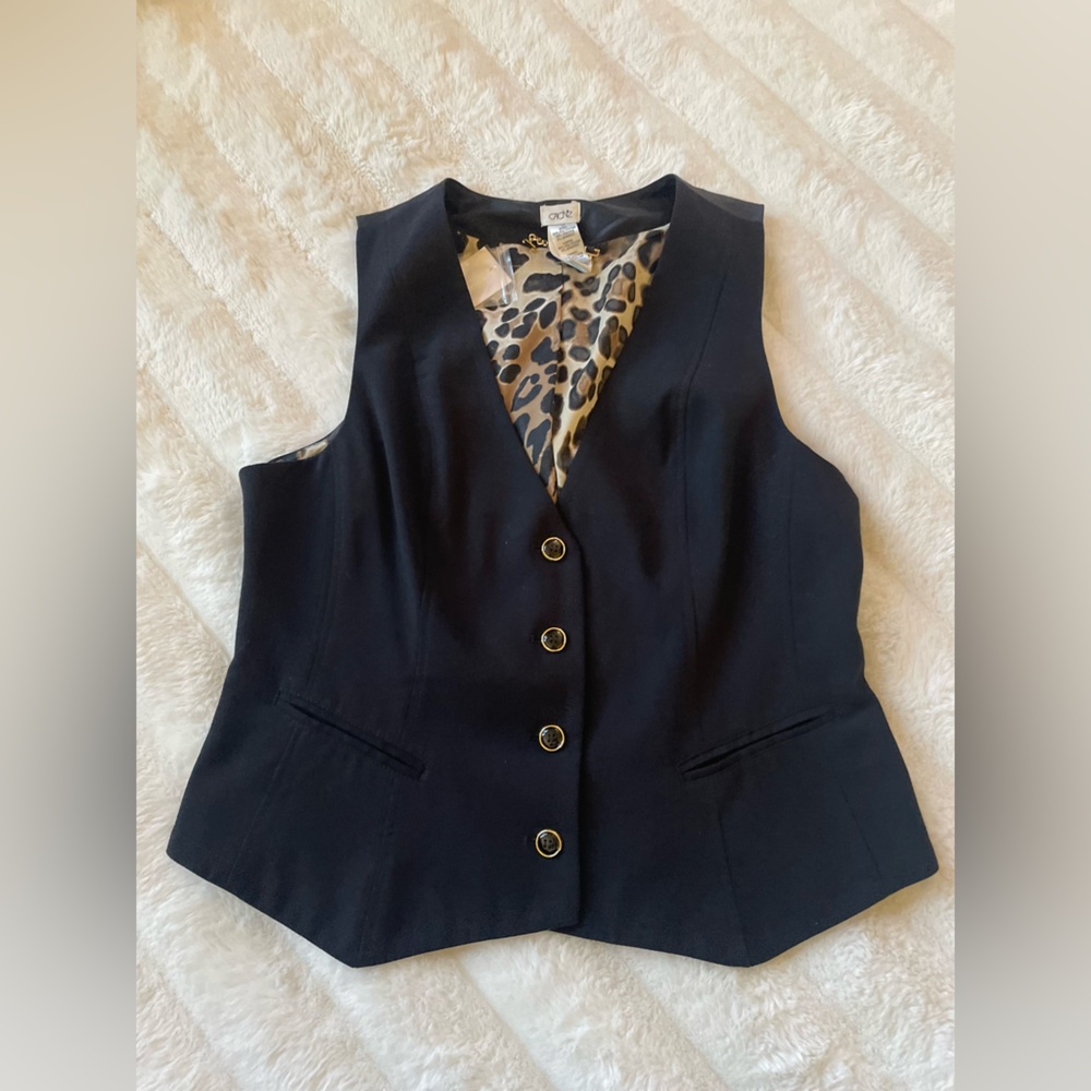 Cach Vest. - image 2